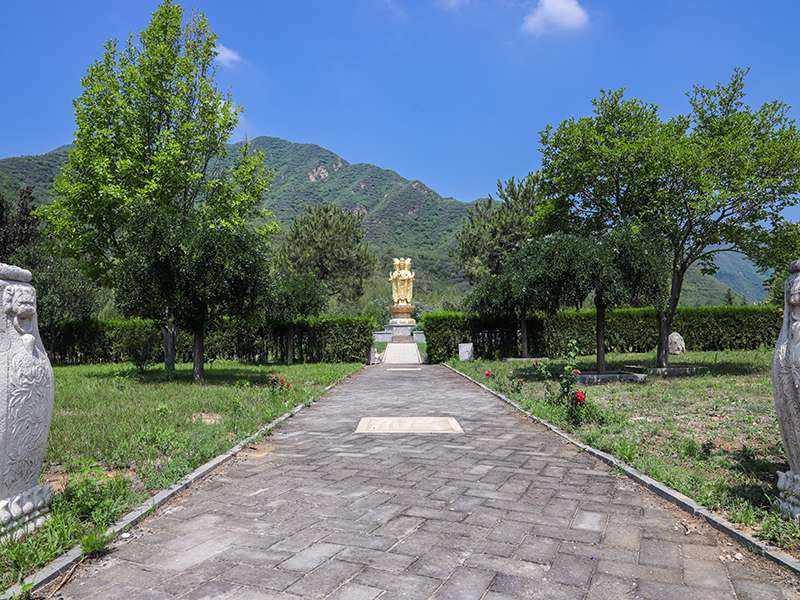 凤凰山陵园墓碑多吗（有生态葬出售吗）