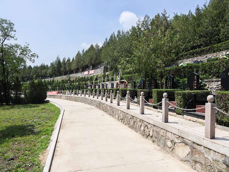 凤凰山陵园在昌平那个镇（凤凰山陵园有公交车直达吗）