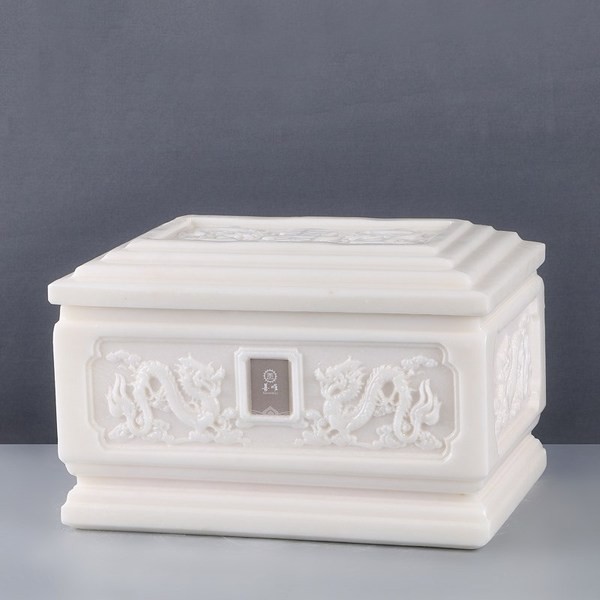 选择骨灰盒看那些因素（骨灰盒的选择）