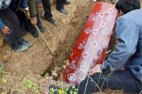 夏天迁坟的注意事项有哪些（8月适合迁坟的日期）