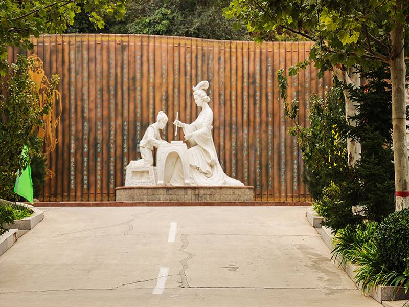 灵山宝塔陵园有扫墓班车吗？如何前往灵山宝塔陵园？